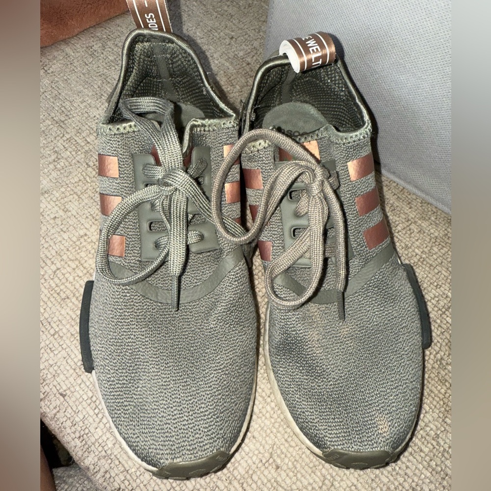 Adidas Women’s Olive Sneakers w/ Bronze Detail. Good condition (slight discolor)